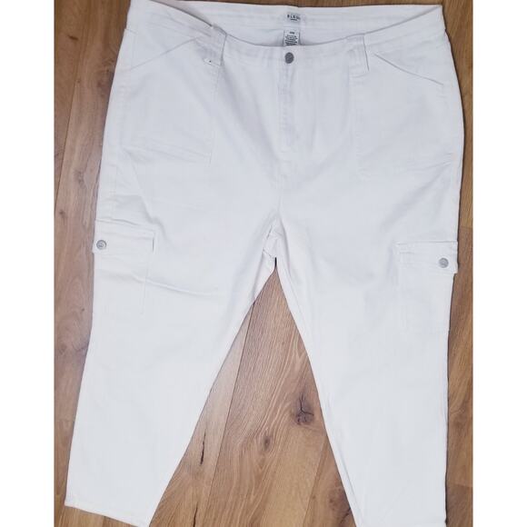NWOTs Judy Blue Hi-Waist Cargo Straight White Denim Jeans Coastal Women Size 22W - Picture 1 of 10